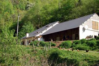 les trois maisons, gite de montagne en vallée d’aspe avec piscine, spa, sauna, animaux et stage sportif, club house