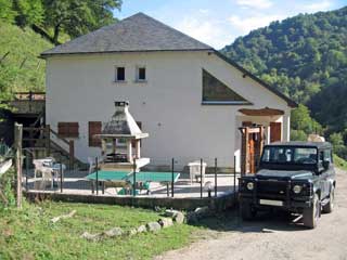 les trois maisons, gite de montagne en vallée d’aspe avec piscine, spa, sauna, animaux et stage sportif, club house